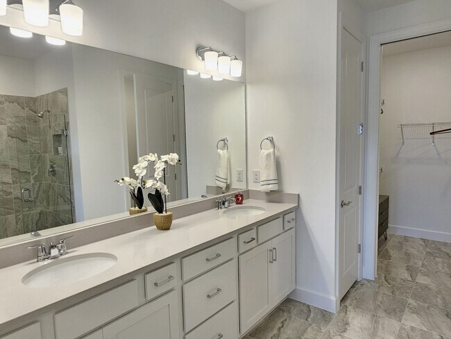 Building Photo - Beautiful Seasonal Englewood Villa- DOG FRIENDLY - new construction with Community Pool! – Locate...