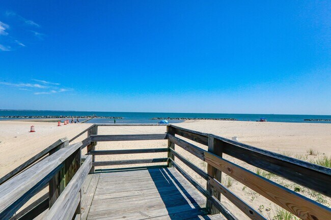 Building Photo - Beautiful Single Family Home in Willoughby Beach!!