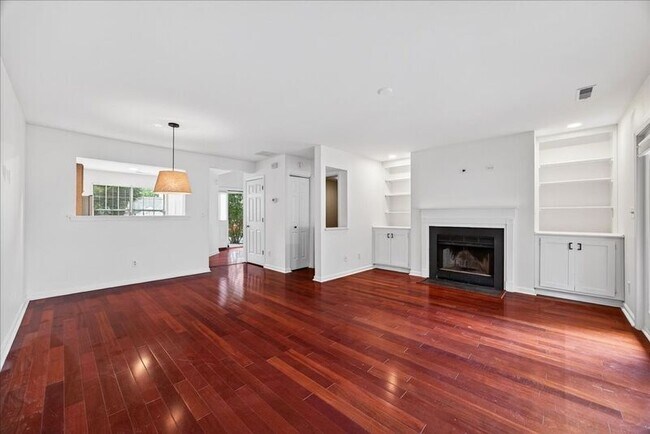 Building Photo - 1371 Le Parc Terrace