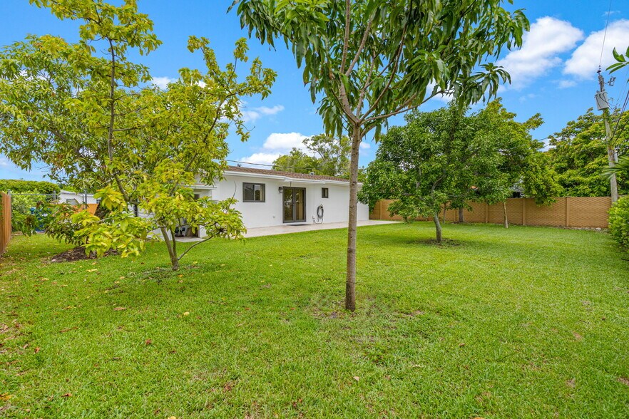 Building Photo - 5110 SW 106th Ave