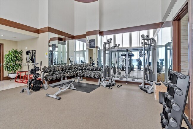 Building Photo - 15811 Collins Ave