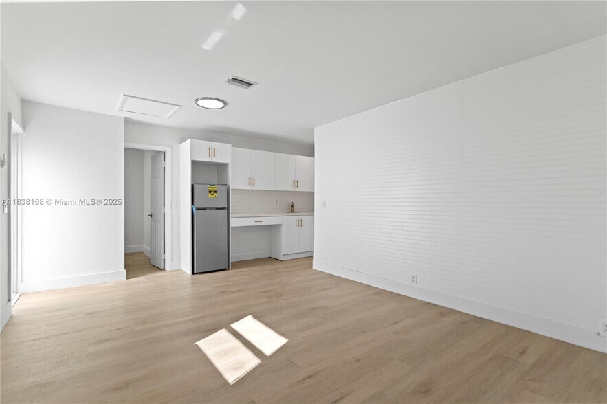 Building Photo - 5401 Fillmore St