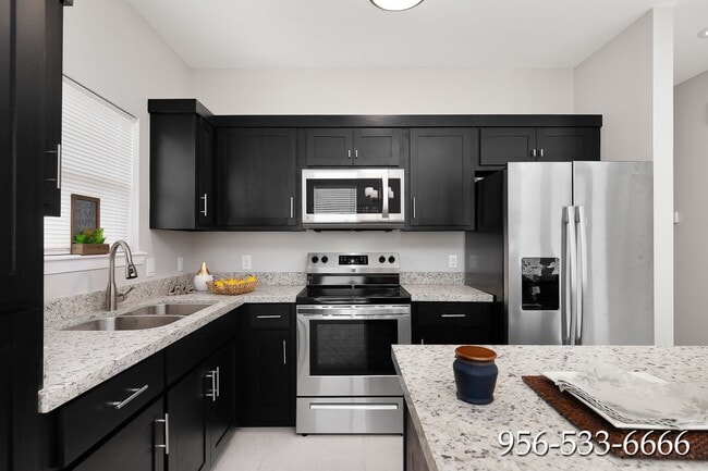 Building Photo - 1612 Deer Hls