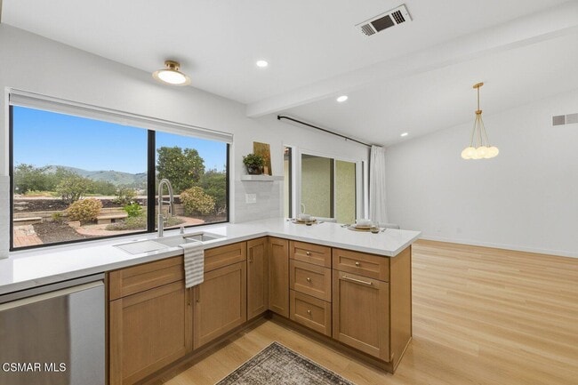 Building Photo - 822 Rim Crest Dr