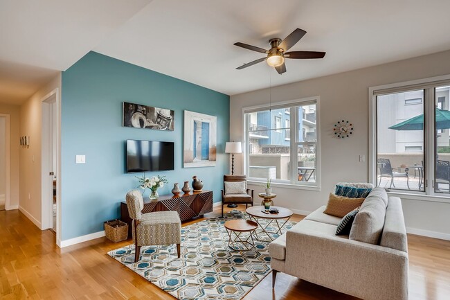 Building Photo - 2BDR Condo w/ AMAZING private patio & amenities!