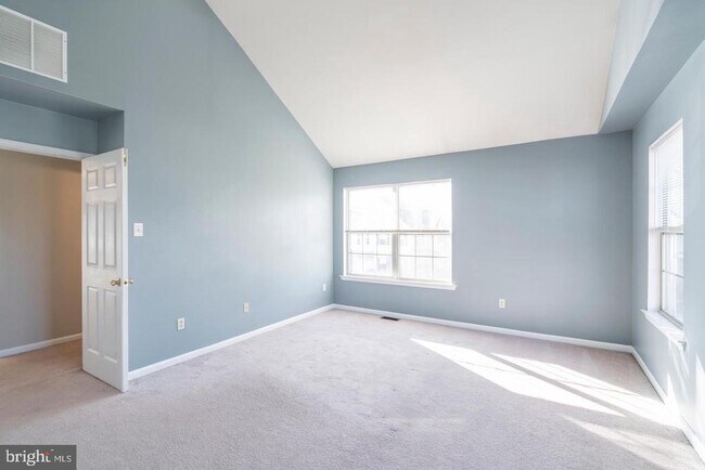 Building Photo - 4407 Waterford Way