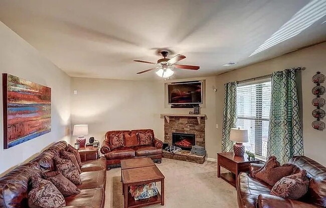 Building Photo - "Spacious 4-Bed Oasis with 2.5 Baths in Charming Simpsonville – 2400 Sq Ft of Comfort Awaits!"