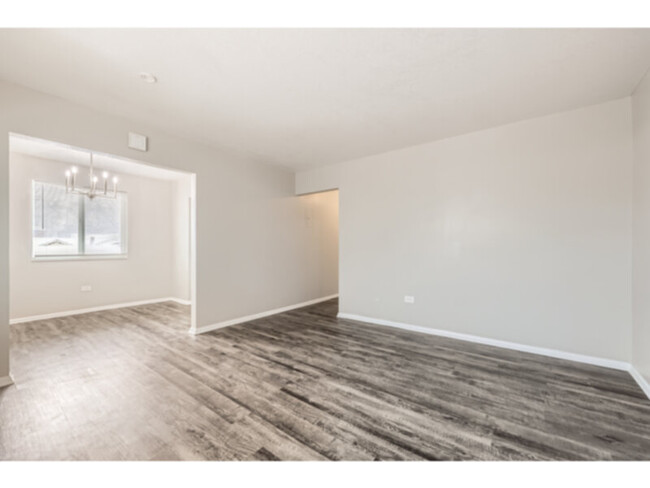 Building Photo - Comfortable 2 bed 1 bath Condo Near Sloans...