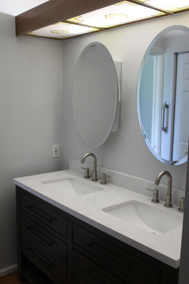 Building Photo - 785 Juniper Pl