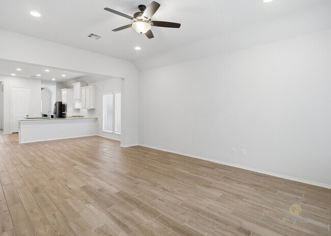 Building Photo - "Spacious 4-Bedroom Sanctuary in San Antonio - 1996 Sq Ft of Comfort and Style!"