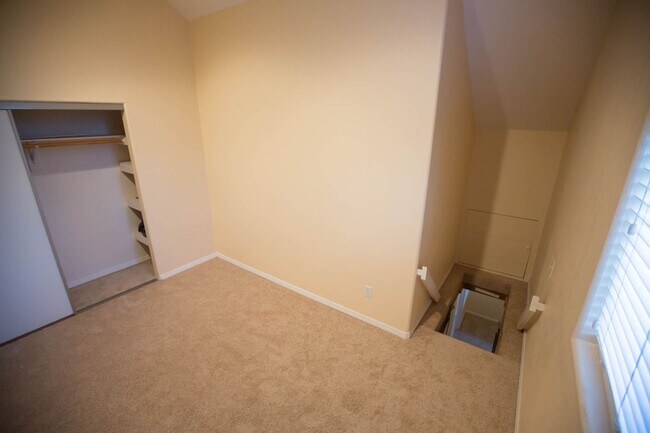 Building Photo - 3 Bedroom + Loft + Office Oceanside Home