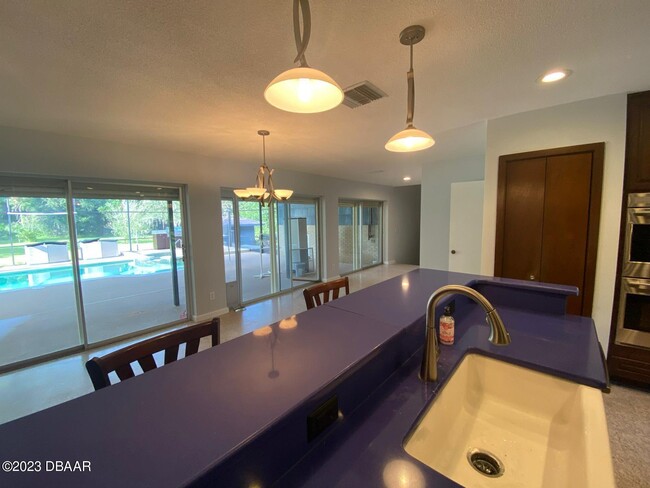 Building Photo - 1 Arrowhead Dr