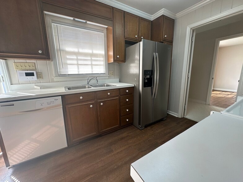 Kitchen - 2810 Falcon Ln