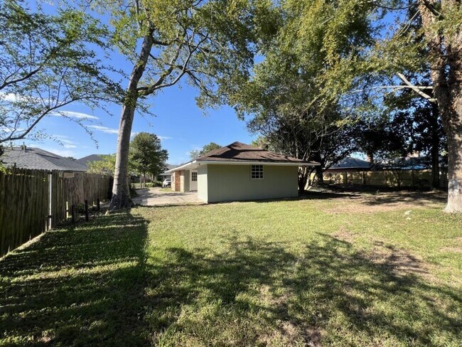 Building Photo - Newly renovated Single-Family Home in Shenandoah Estates Subdivision!