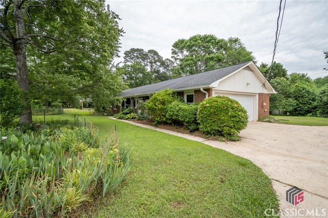 Building Photo - 1500 Crooked Creek Rd
