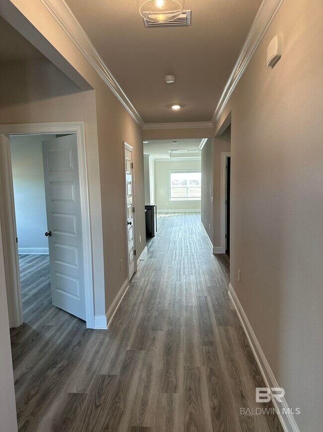 Building Photo - 146 Millet Ave