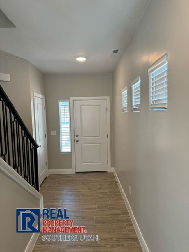 Building Photo - River Trail Townhome