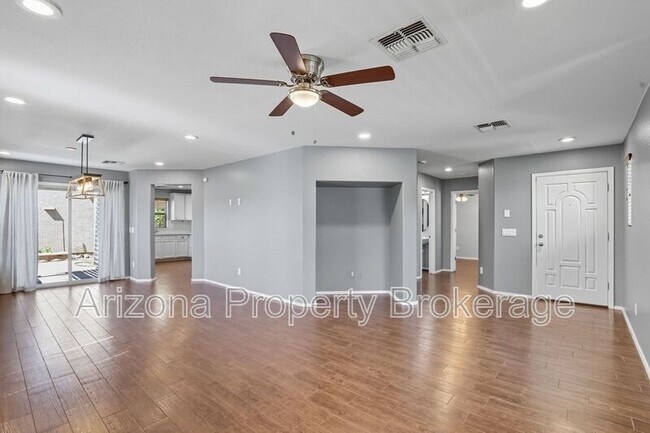 Building Photo - 2258 S Buckaroo Trail