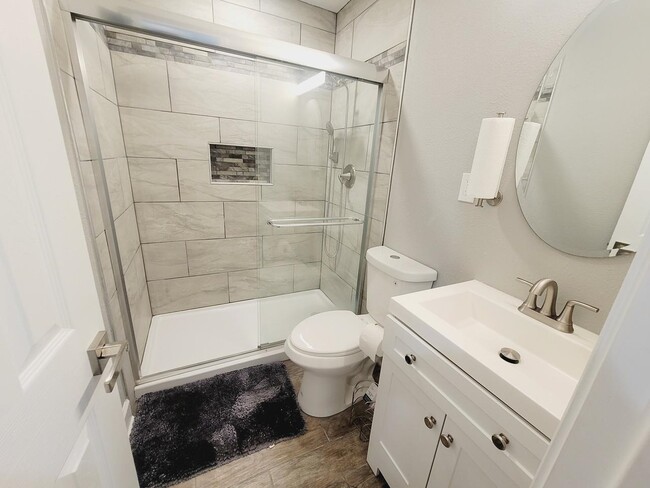 Building Photo - 1906 Karen Ln