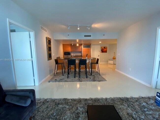 Building Photo - 475 Brickell Ave