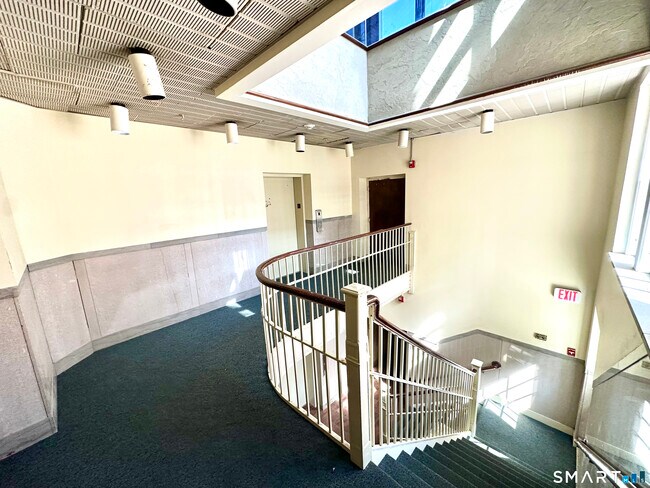 Building Photo - 135 W Main St