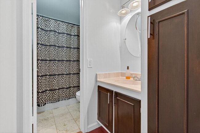 Building Photo - 170 Cypress Club Dr