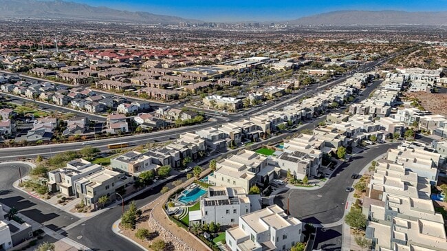 Building Photo - Distinctive Fully Furnished Estate in The Canyons!