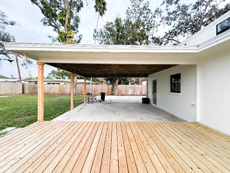 Building Photo - 417 66th Ave S