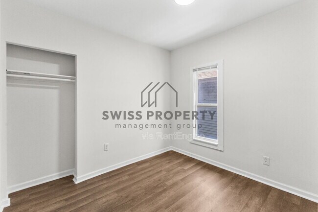 Building Photo - 1339 Mooberry St