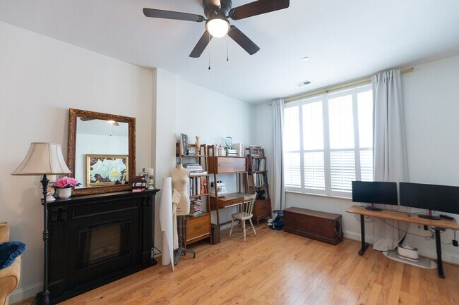 Building Photo - 360 S Elm St