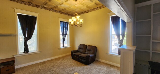 Building Photo - 403 14th St