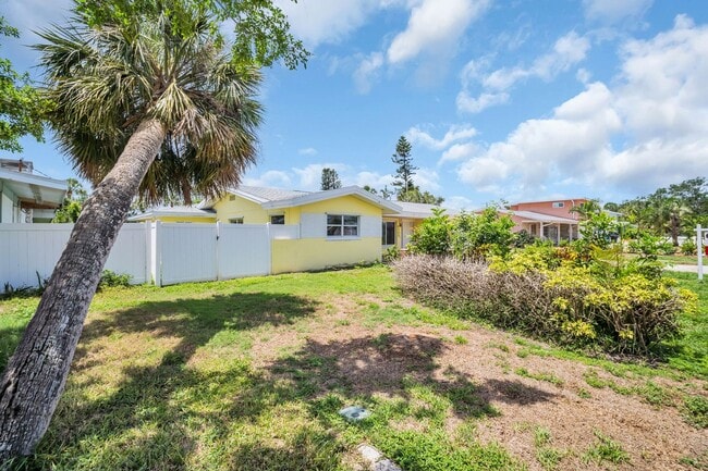 Building Photo - MAXIMO MOORINGS 3/2/2 HOME NEAR ST. PETE B...