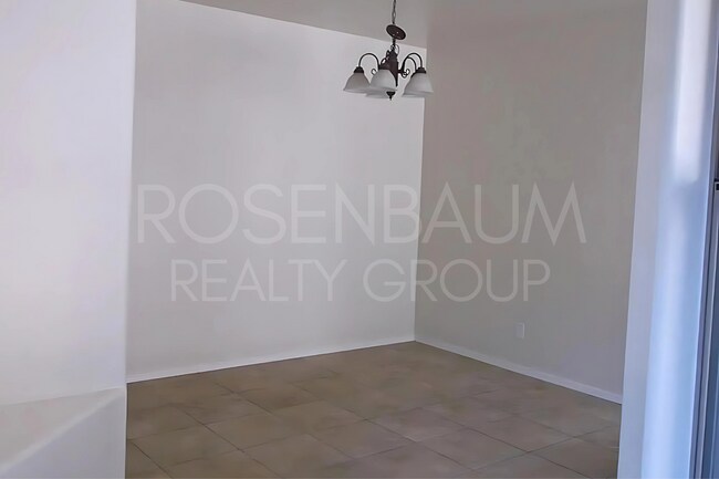 Building Photo - Beautiful 3-bedrooms, 2.5-baths home in th...
