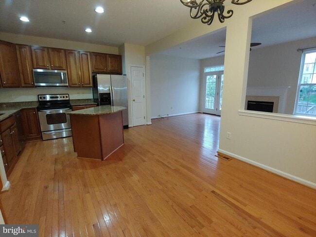 Building Photo - 912 Glaze Ct