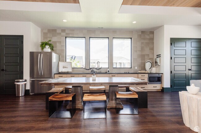 Building Photo - 413 S 1540 E