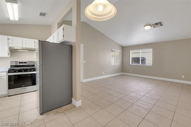 Building Photo - 719 Anne Ln