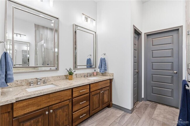 Building Photo - 19 W Red River Ave