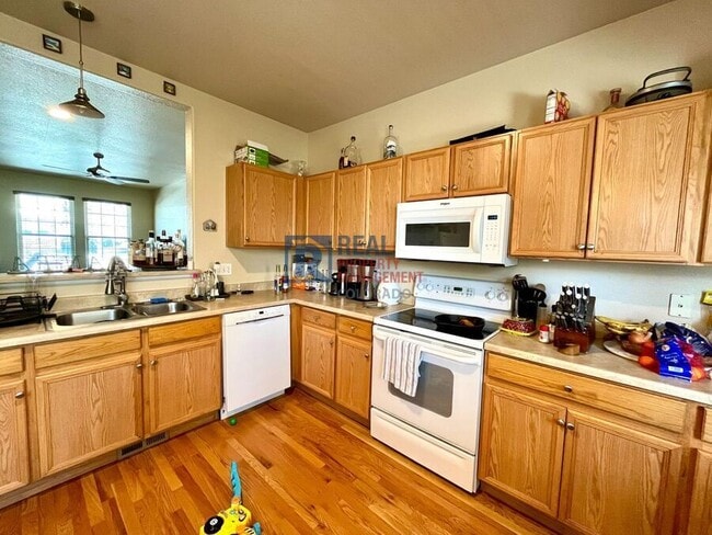 Building Photo - 10503 Country Park Point