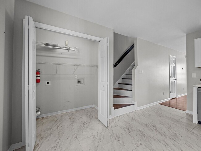 Building Photo - Welcome to Marsh Oaks!