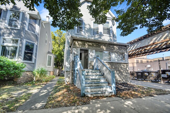 Primary Photo - 1820 W Belle Plaine Ave