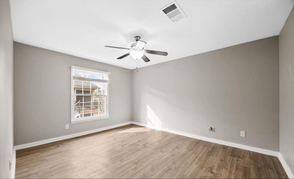 Building Photo - 2080 Woodlawn Dr SW
