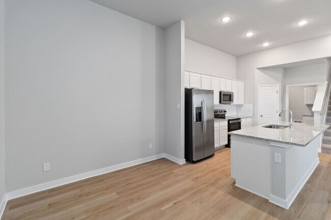 Building Photo - Beautifully 4 bedroom Townhome in Buda- Emma Park