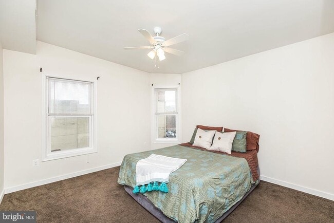 Building Photo - 910 S Charles St