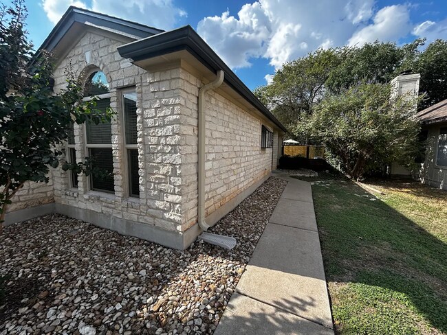 Building Photo - 3BR w/ Fenced Backyard + Garage in Round Rock