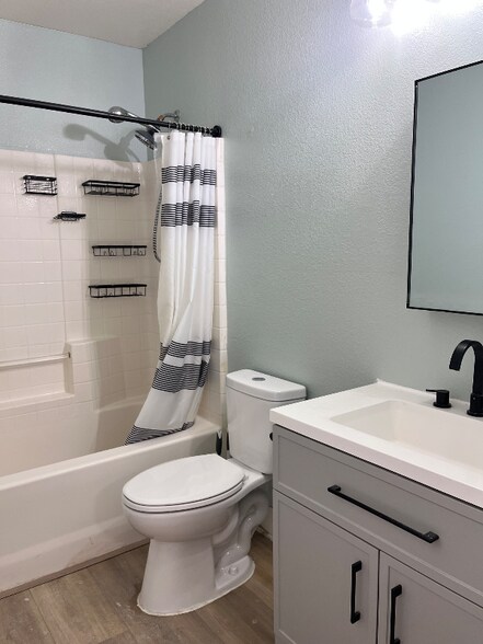 Building Photo - 638 Ribbon Grass Ave