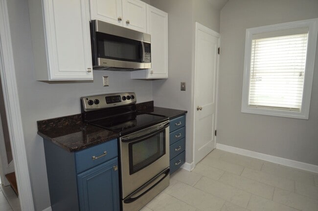 Building Photo - Wonderful 2 Bedroom/2 Bathroom House for Rent