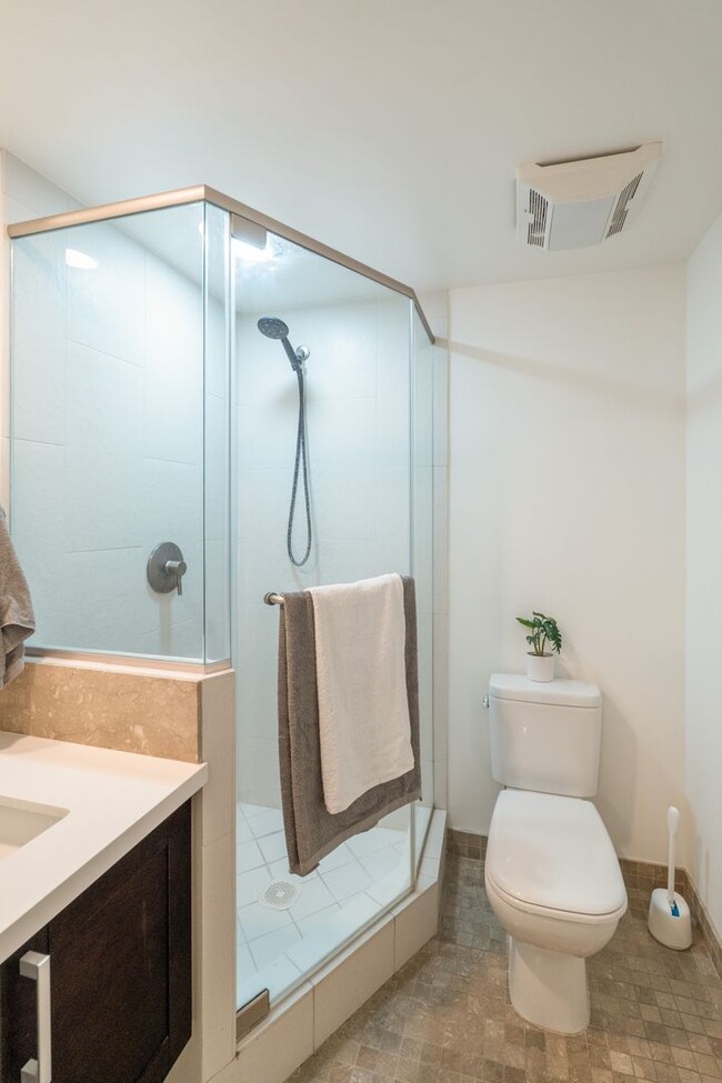 Building Photo - Stunning 3 Bedroom/ 3 Bathroom $5,900/mo.