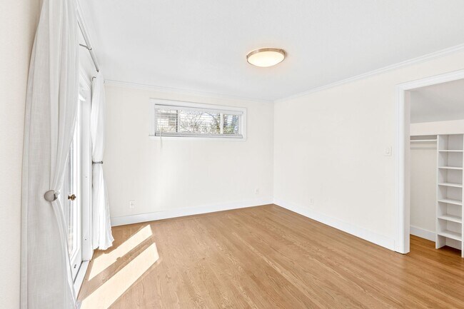 Building Photo - Charming & Spacious Single Family Home