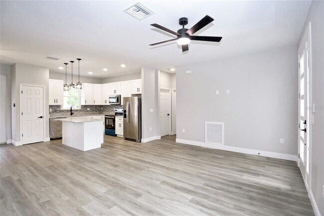 Building Photo - 4510 Boabadilla Ave