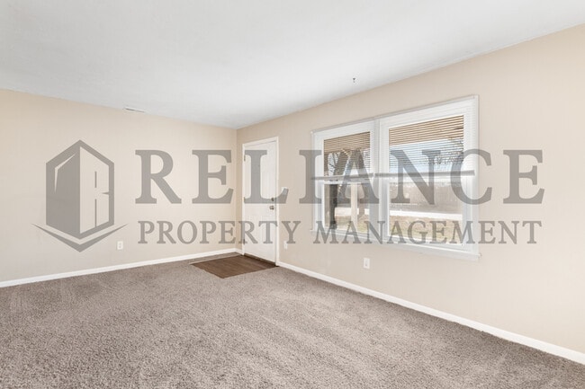 Building Photo - 110 N Doris St